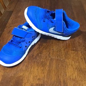 EUC- Toddler Boys Size 9 Nike shoes